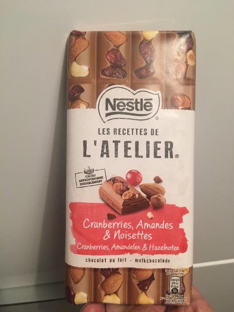 Фото - Молочний шоколад Les Recettes De L'atelier журавлина мигдаль та фундук Nestle