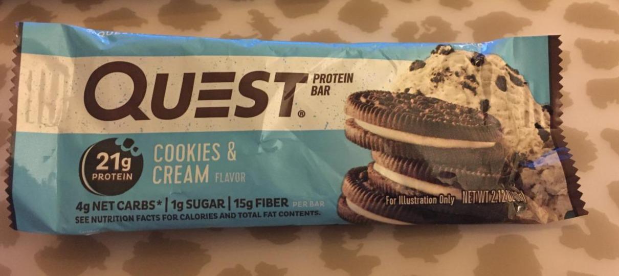 Фото - Печиво протеїнове з кремом Cookies & Cream Protein Bar Quest