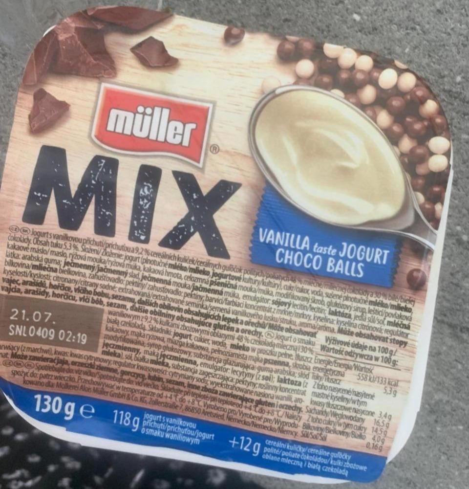 Фото - Йогурт Mix ванільний із шоколадними кульками Müller