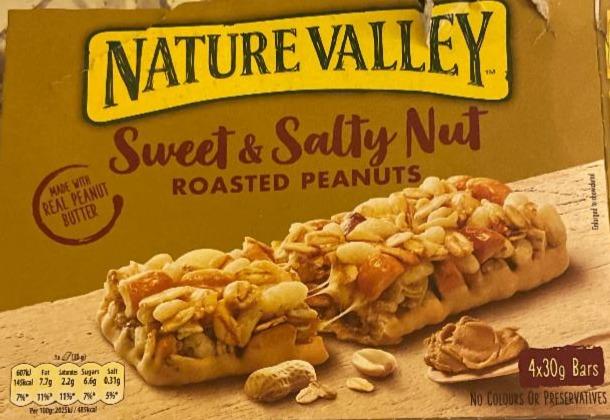 Фото - Sweet & Salty Nut roasted peanuts bar Nature Valley
