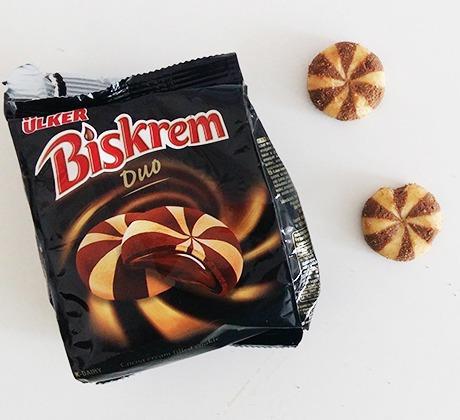 Фото - Печиво Biskrem Duo з какао кремом Ülker