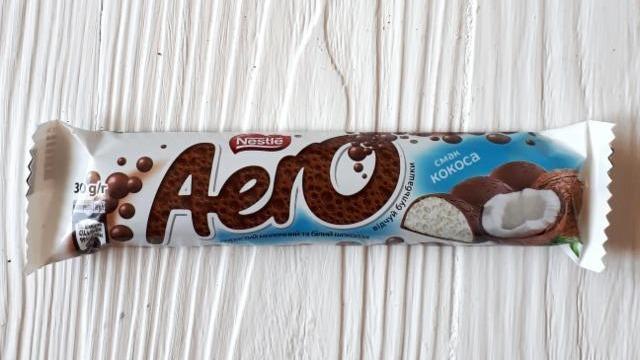Фото - Шоколад пористий молочний та білий зі смаком кокосу Aero Nestle