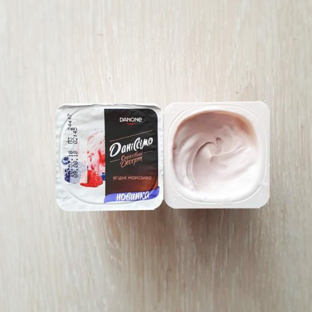Фото - Десерт сирковий 3.2% з наповнювачем Ягідне морозиво Даніссімо Danone
