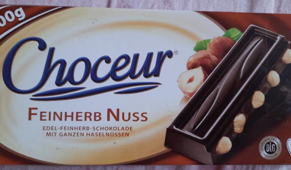 Фото - Шоколад тонкий з цілими лісовими горіхами Choceur