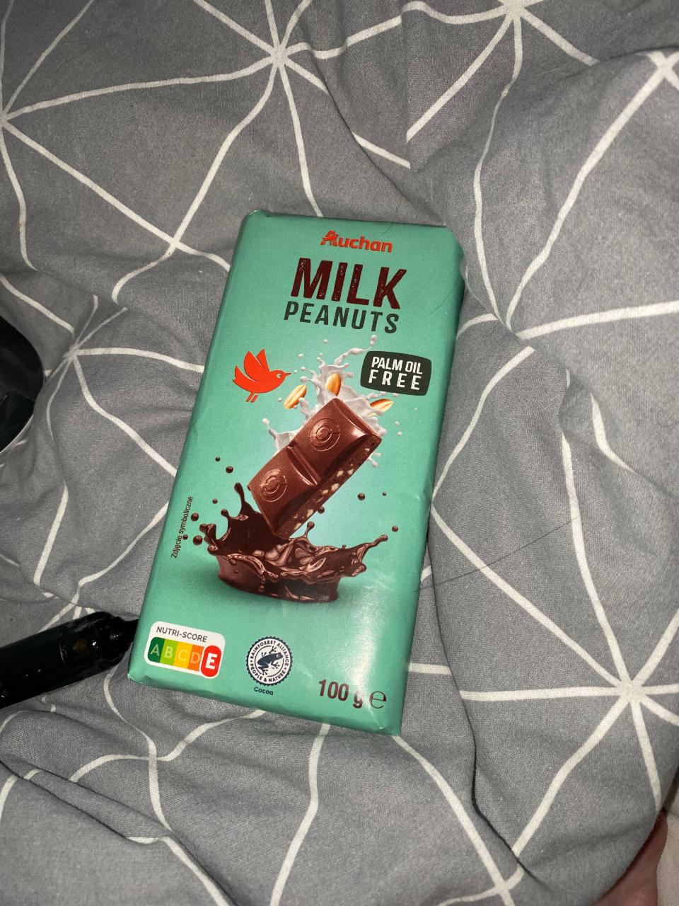 Фото - Шоколад молочний з арахісом Auchan