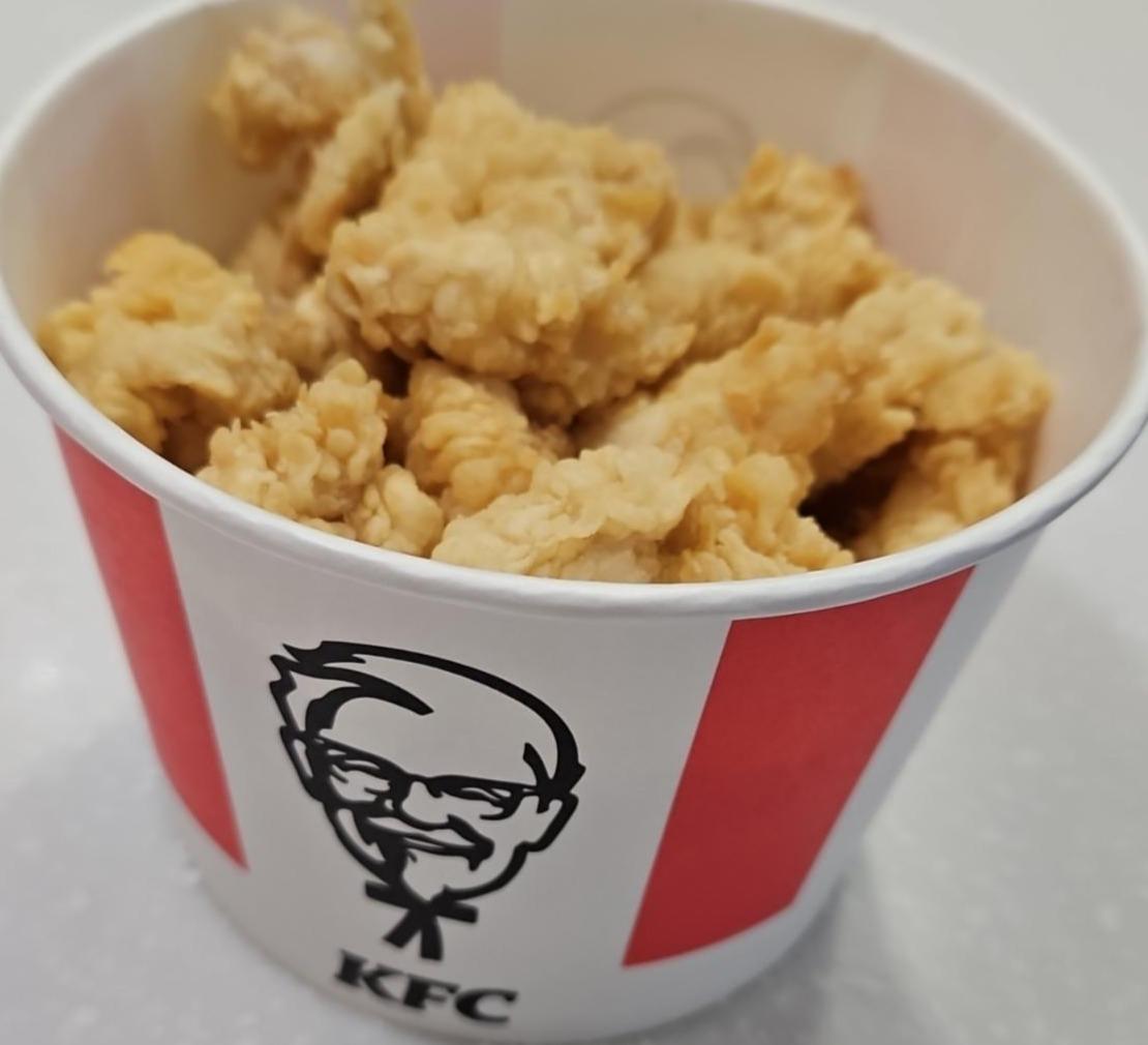 Фото - Бакет Байтс Куряче філе з кунжутом в соусі Теріякі KFC