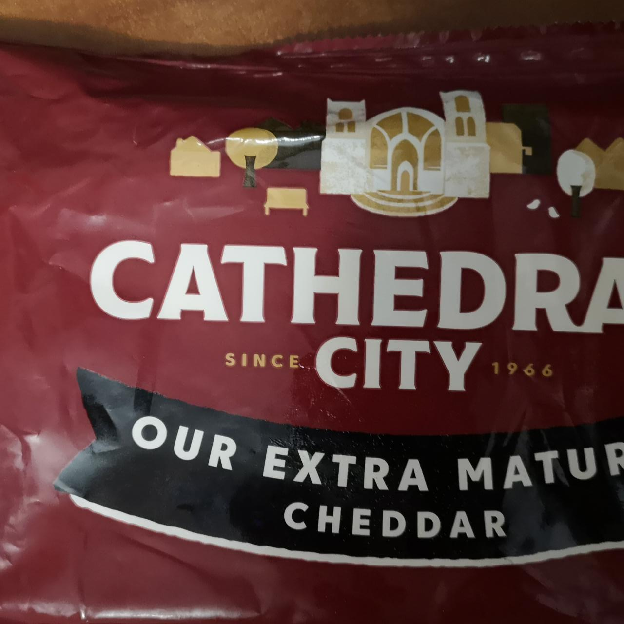 Фото - Сир твердий Чеддер Extra Mature Cheddar Cathedral City