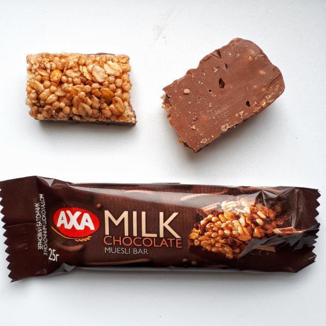 Фото - зерновий батончик з молочним шоколадом Axa