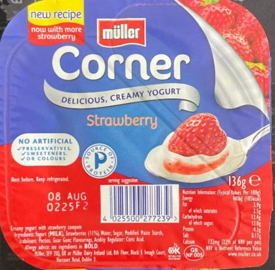 Фото - Yogurts strawberry Corner Müller