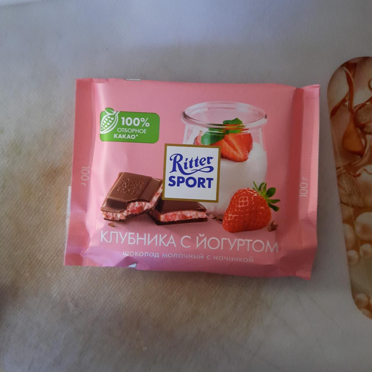 Фото - Шоколад молочний з полунично-йогуртовою начинкою 42% і шматочками полуниц Erdbeer Joghurtі 1% Ritter Sport