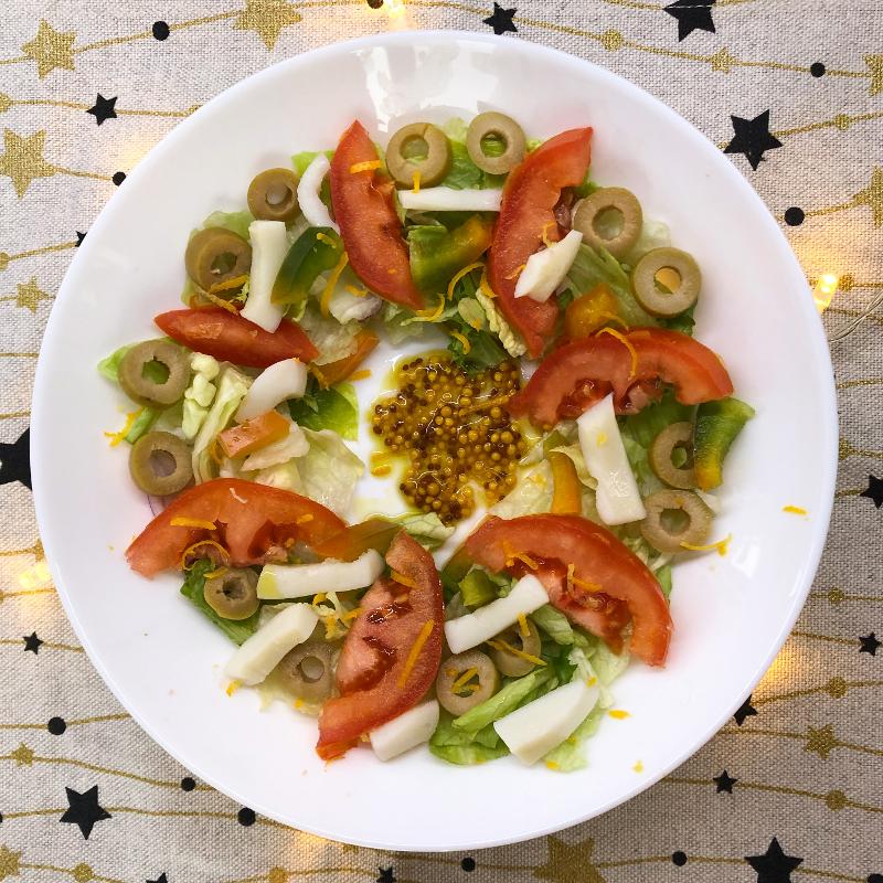 Салат з кальмаром і оливками